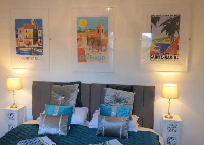 The House At Crooked End - Sleeps 8 *