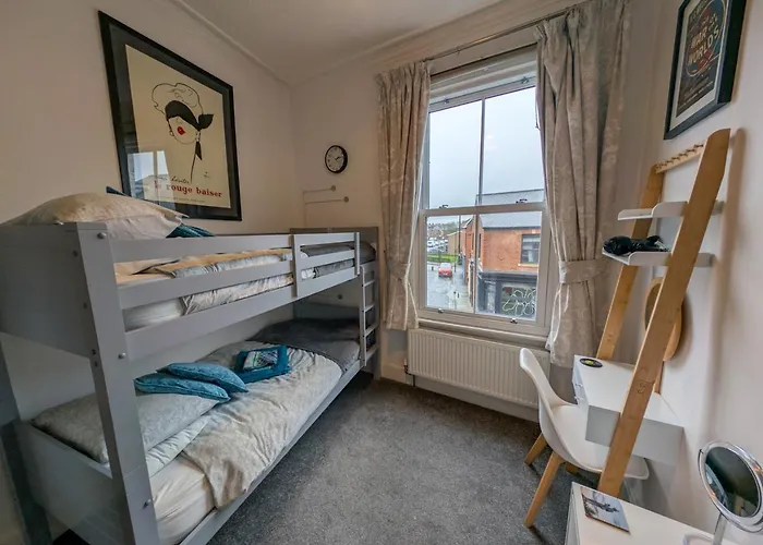 The House At Crooked End - Sleeps 8 Holiday home York