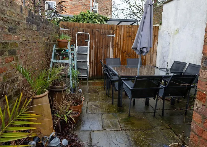 The House At Crooked End - Sleeps 8 Holiday home York