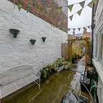 Feriehus The House At Crooked End - Sleeps 8 *