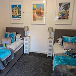 The House At Crooked End - Sleeps 8 * York