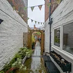 The House At Crooked End - Sleeps 8 York