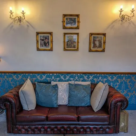 The House At Crooked End - Sleeps 8 * York