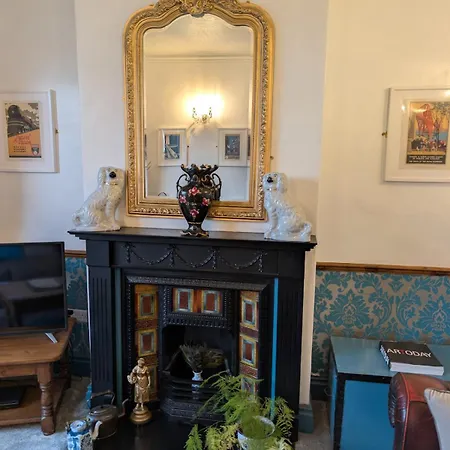 The House At Crooked End - Sleeps 8