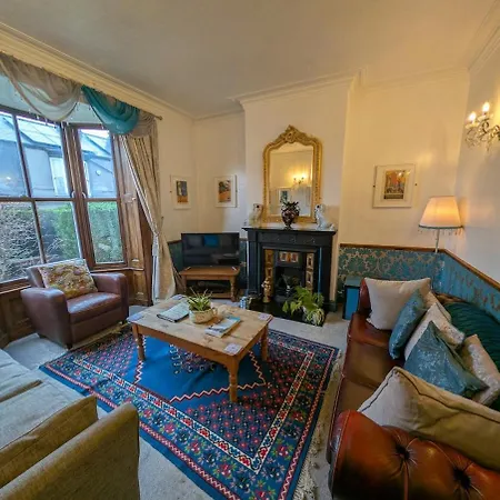 The House At Crooked End - Sleeps 8