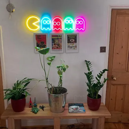 The House At Crooked End - Sleeps 8 * York