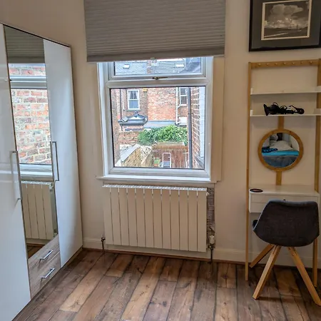 The House At Crooked End - Sleeps 8 * York