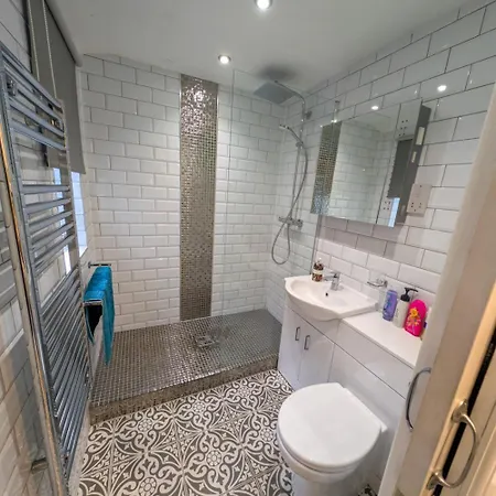The House At Crooked End - Sleeps 8 Nyaraló *