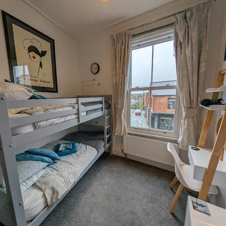 The House At Crooked End - Sleeps 8 Nyaraló York