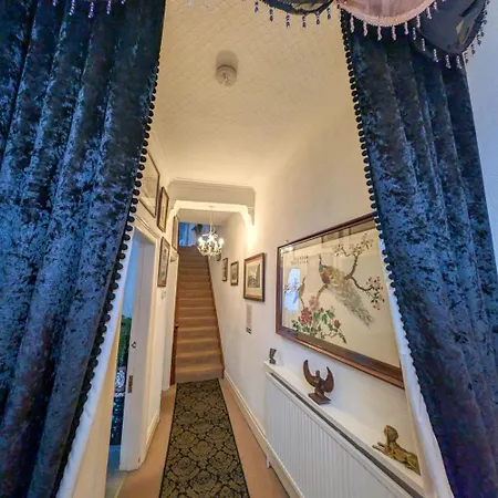 The House At Crooked End - Sleeps 8 Nyaraló *