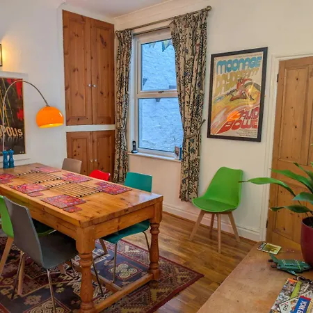 The House At Crooked End - Sleeps 8 Nyaraló *