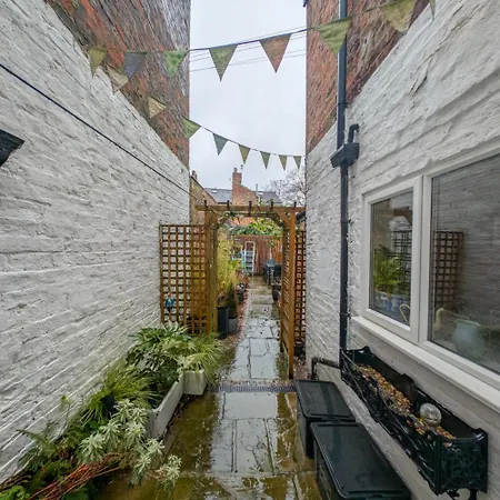 The House At Crooked End - Sleeps 8 York