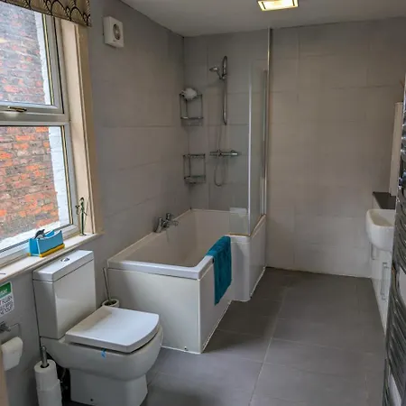 The House At Crooked End - Sleeps 8