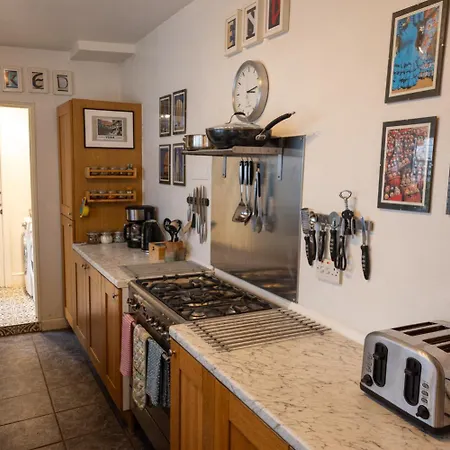 The House At Crooked End - Sleeps 8 Nyaraló *