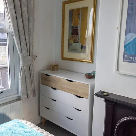 The House At Crooked End - Sleeps 8