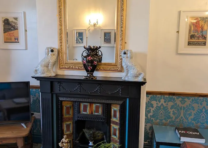 The House At Crooked End - Sleeps 8