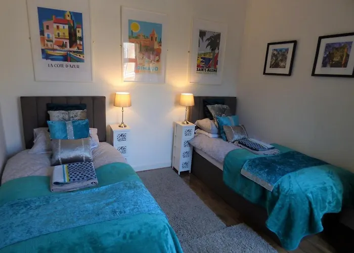 The House At Crooked End - Sleeps 8 *