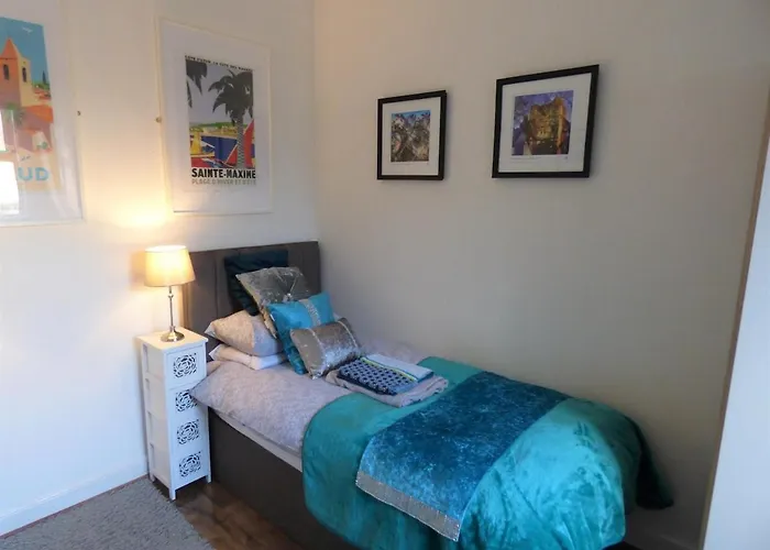 The House At Crooked End - Sleeps 8 Semesterbostad *