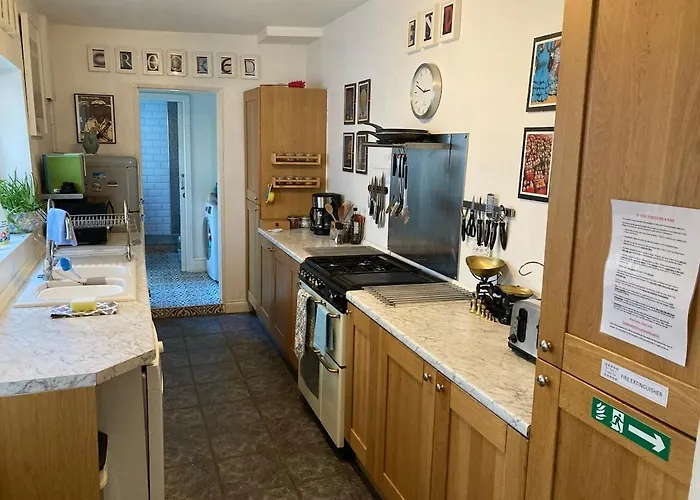 The House At Crooked End - Sleeps 8 Semesterbostad