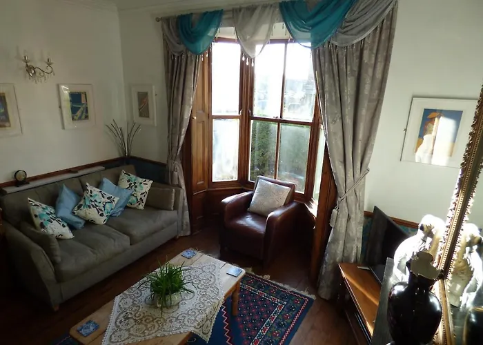 The House At Crooked End - Sleeps 8 Semesterbostad *