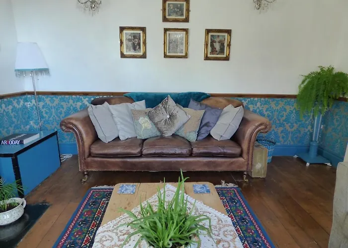 The House At Crooked End - Sleeps 8