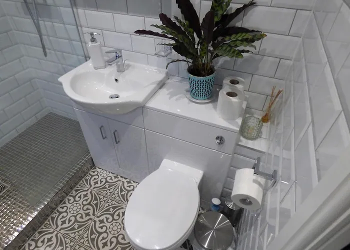 The House At Crooked End - Sleeps 8