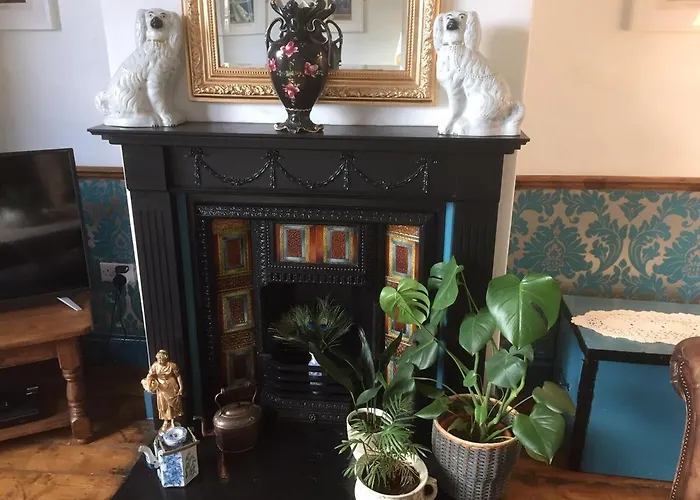 The House At Crooked End - Sleeps 8