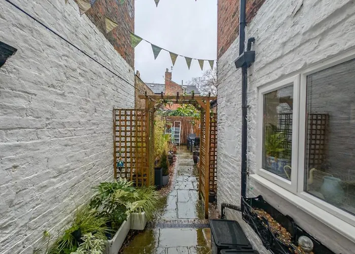 The House At Crooked End - Sleeps 8 York