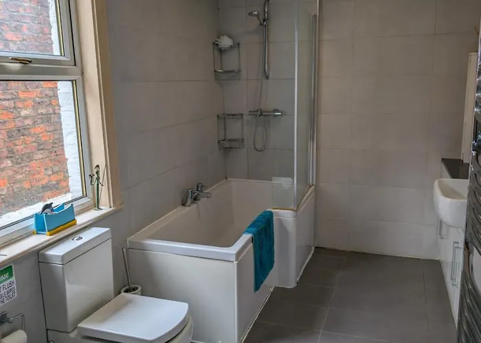 The House At Crooked End - Sleeps 8