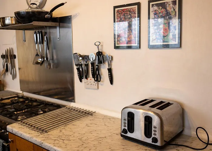 The House At Crooked End - Sleeps 8 * York