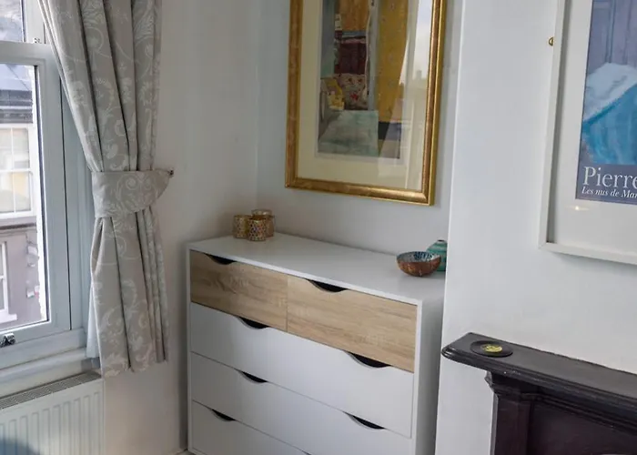 The House At Crooked End - Sleeps 8