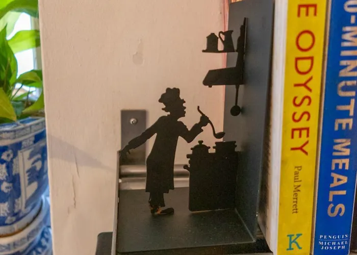 The House At Crooked End - Sleeps 8